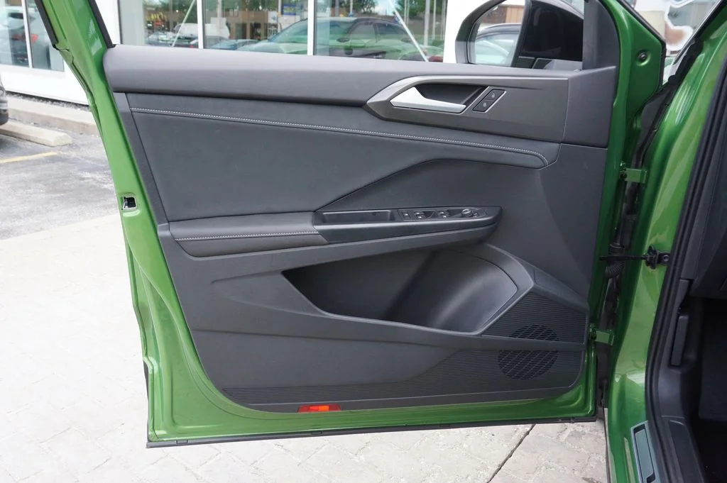 Certified Used 2025 Green Volkswagen 1.5T SE Black image 22