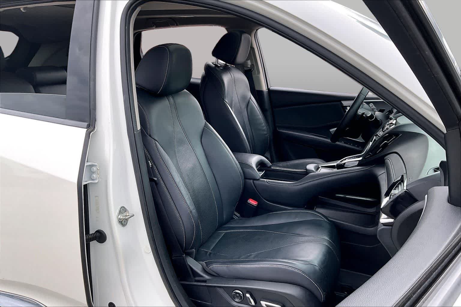 Used 2019 White Diamond Pearl Acura w/Technology Pkg image 9