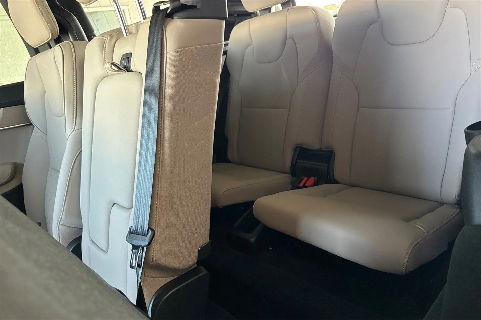 2026 Volvo XC90 Plus - Photo 16