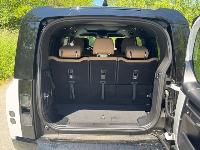 New 2026 Fuji White LAND ROVER X-Dynamic SE image 15