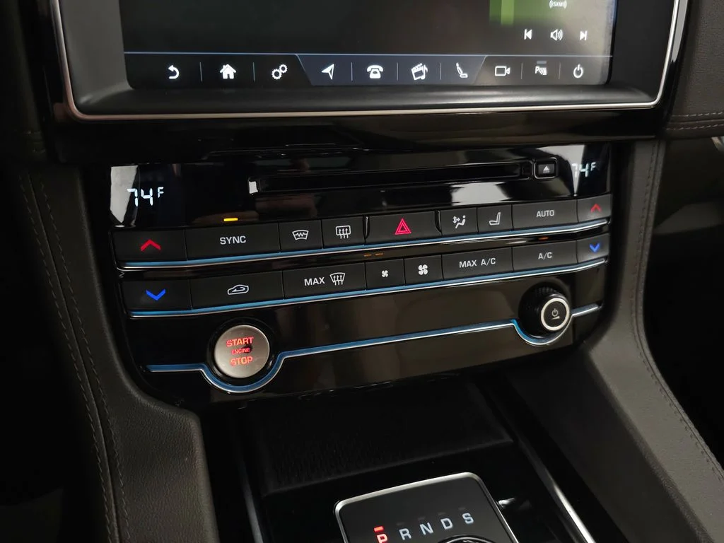 Used 2020  Jaguar 25t Prestige image 30