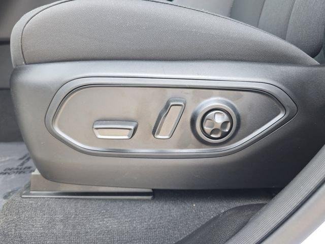 New 2026 Bright White Clear-Coat Exterior Paint Jeep Laredo image 17