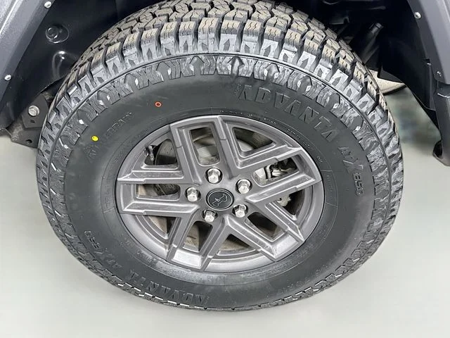 Used 2024  Jeep Sport S image 30