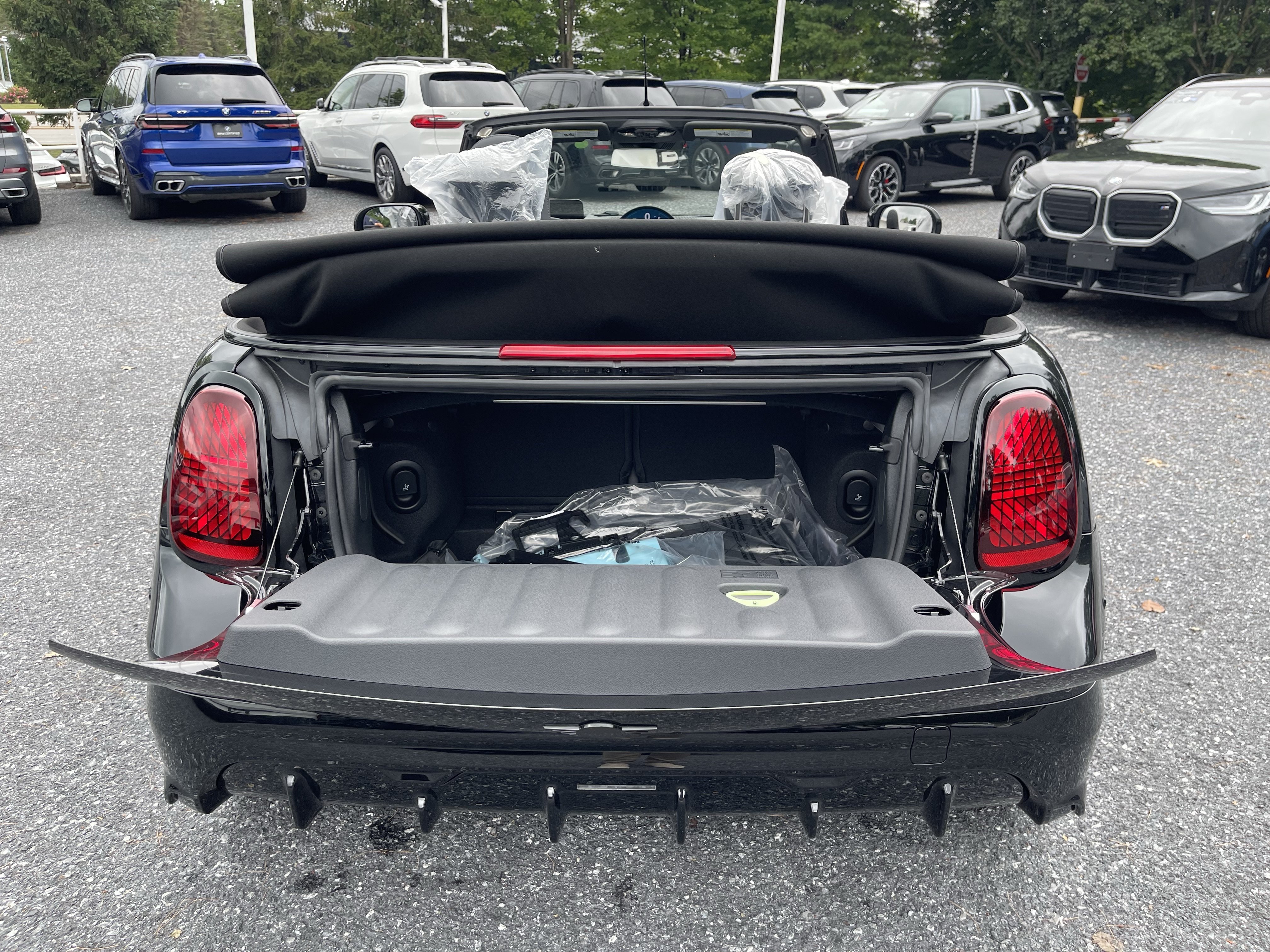 New 2026 Midnight Black II Metallic MINI Iconic image 7