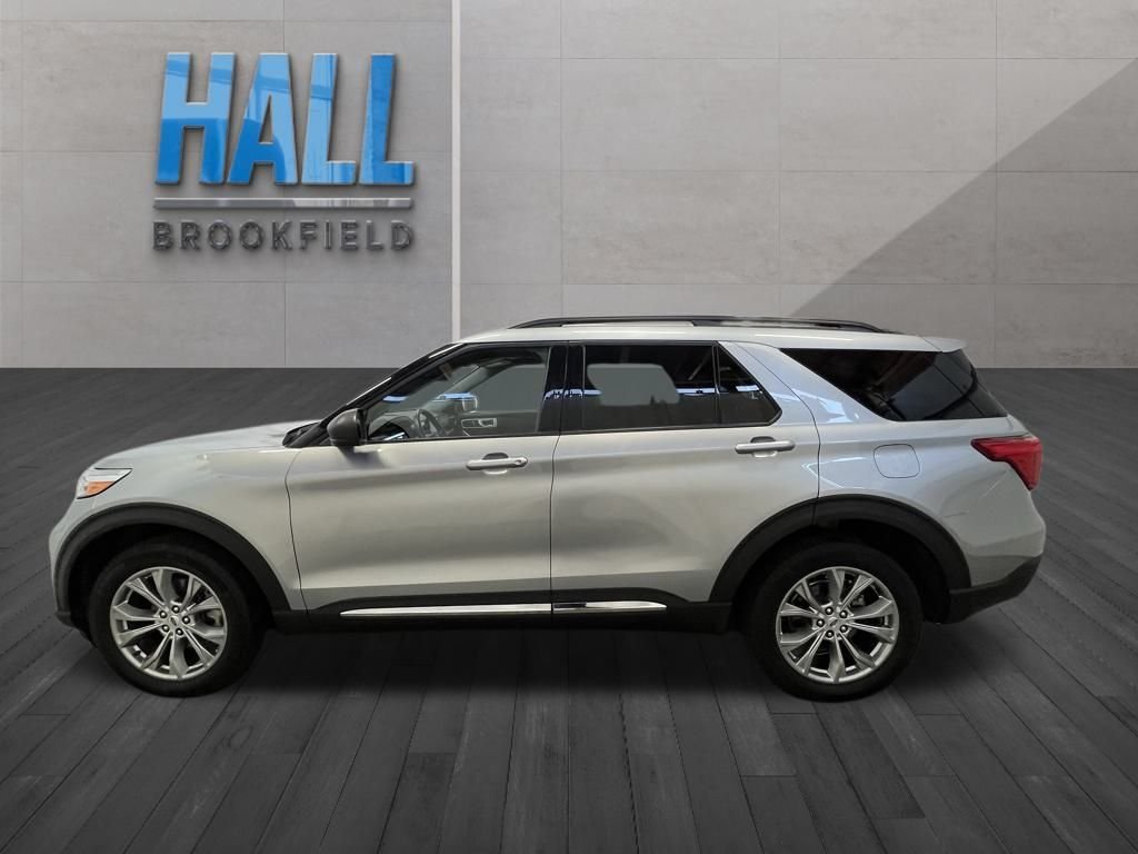 2023 Ford Explorer XLT photo 2