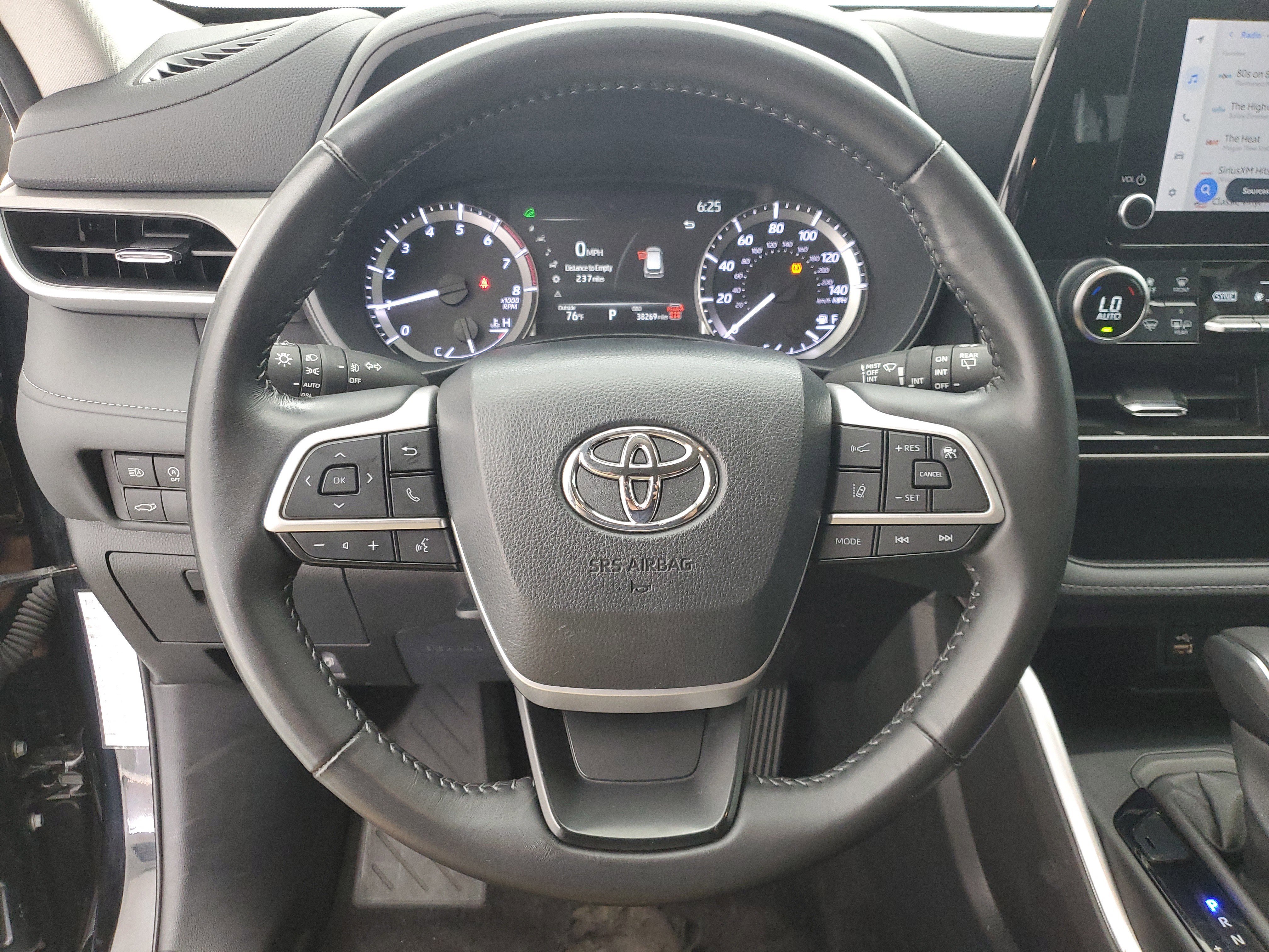 2024 Toyota Highlander LE - Photo 24