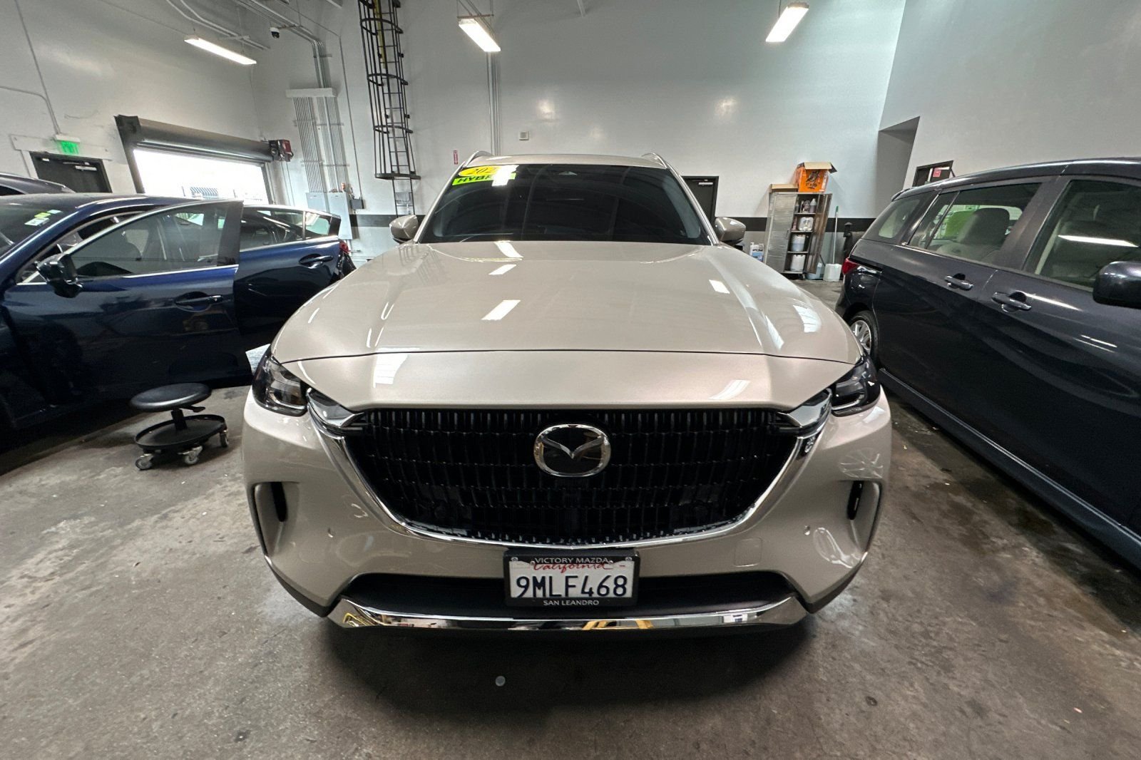2024 Mazda CX-90 PHEV Premium photo 3