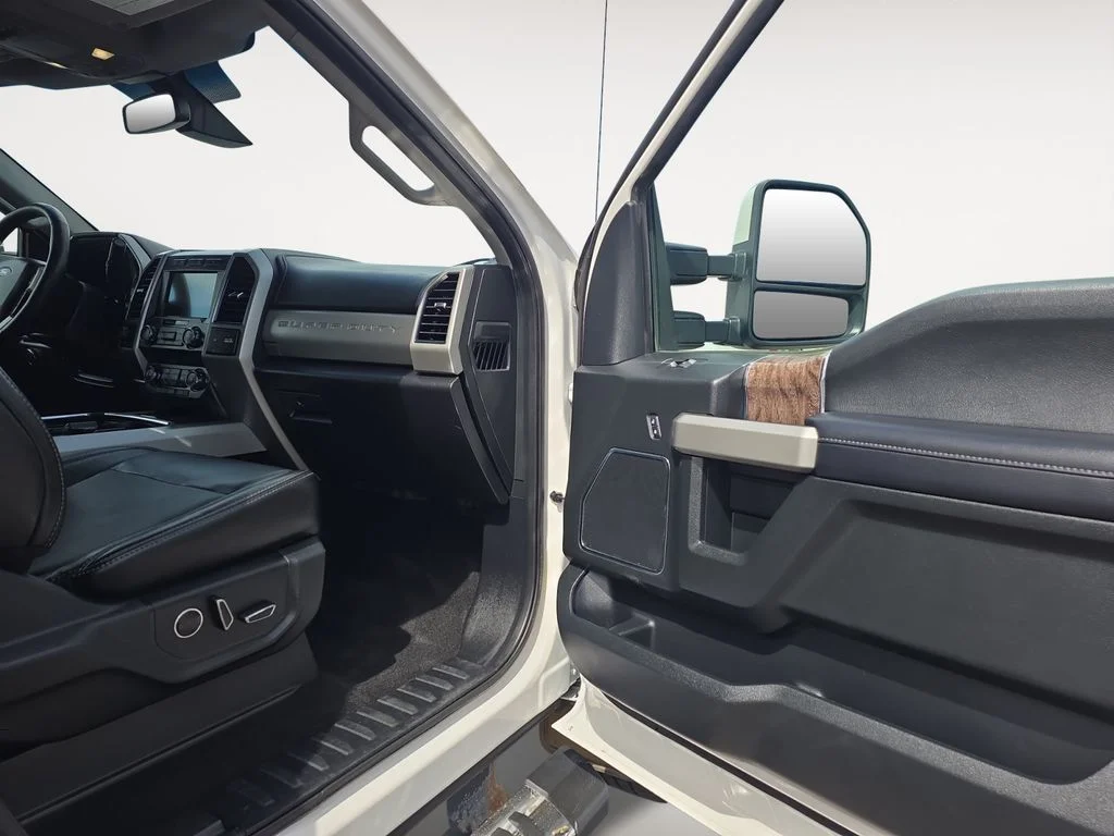 Used 2019 White Platinum Tri-Coat Metallic Ford LARIAT image 9