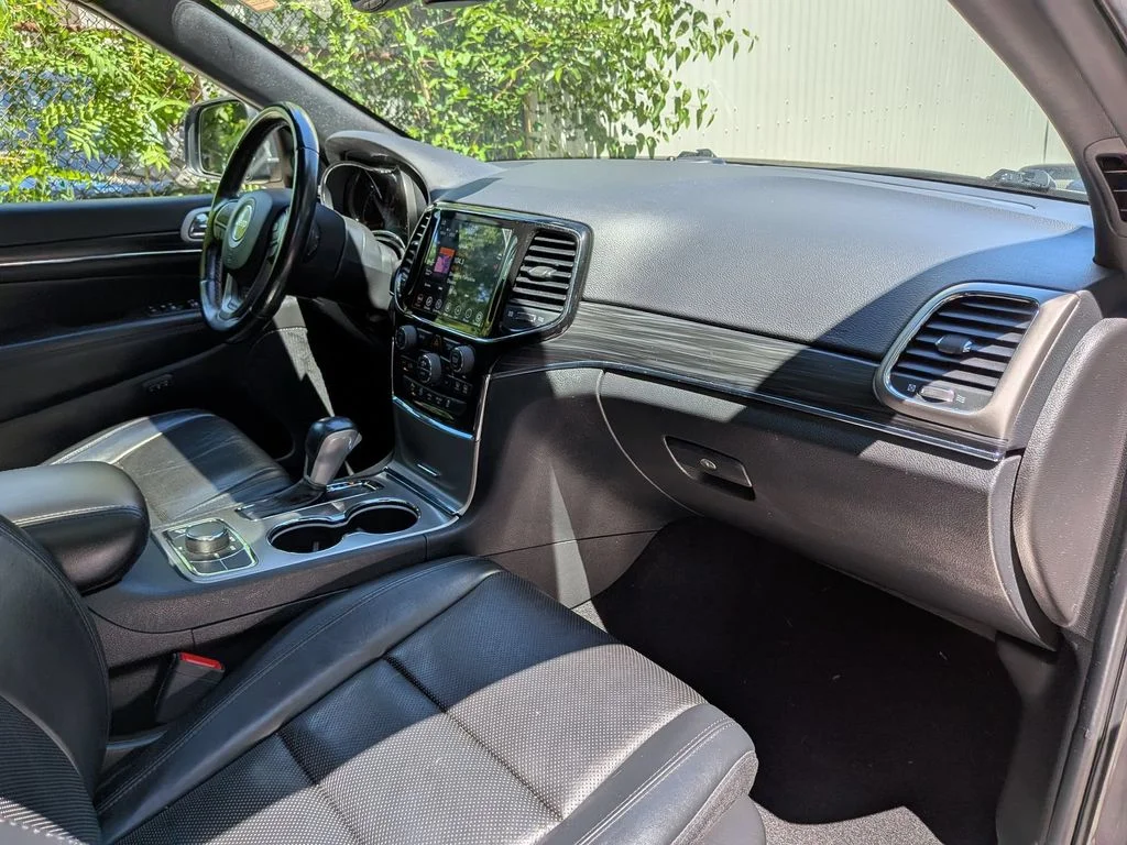 Used 2021 Gray Jeep Limited image 29