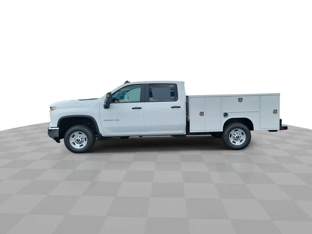 New 2026 Summit White Chevrolet WT image 5
