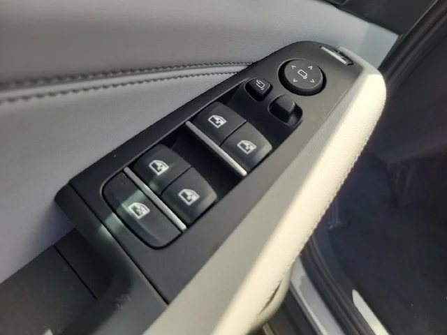 Used 2024 Gray BMW sDrive40i image 16