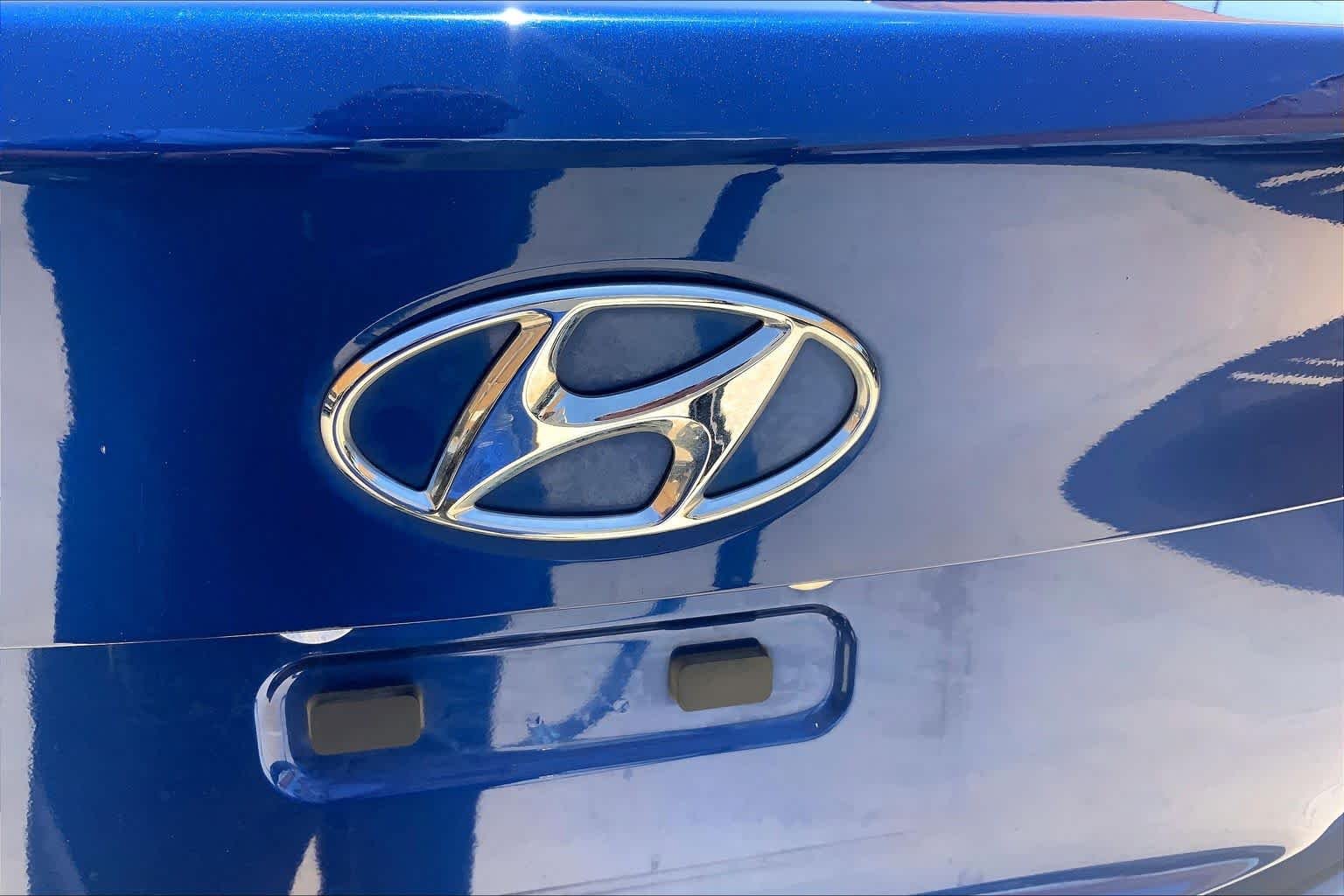 Used 2022 Admiral Blue Hyundai SE image 32