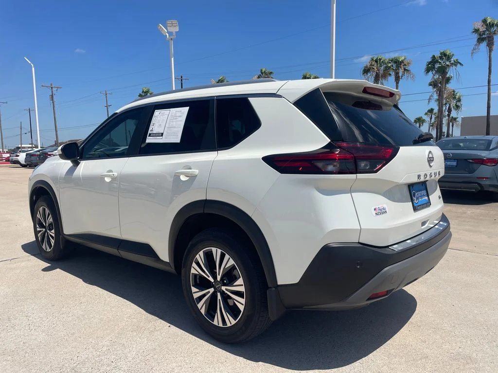 Used 2023 White Nissan SV image 3