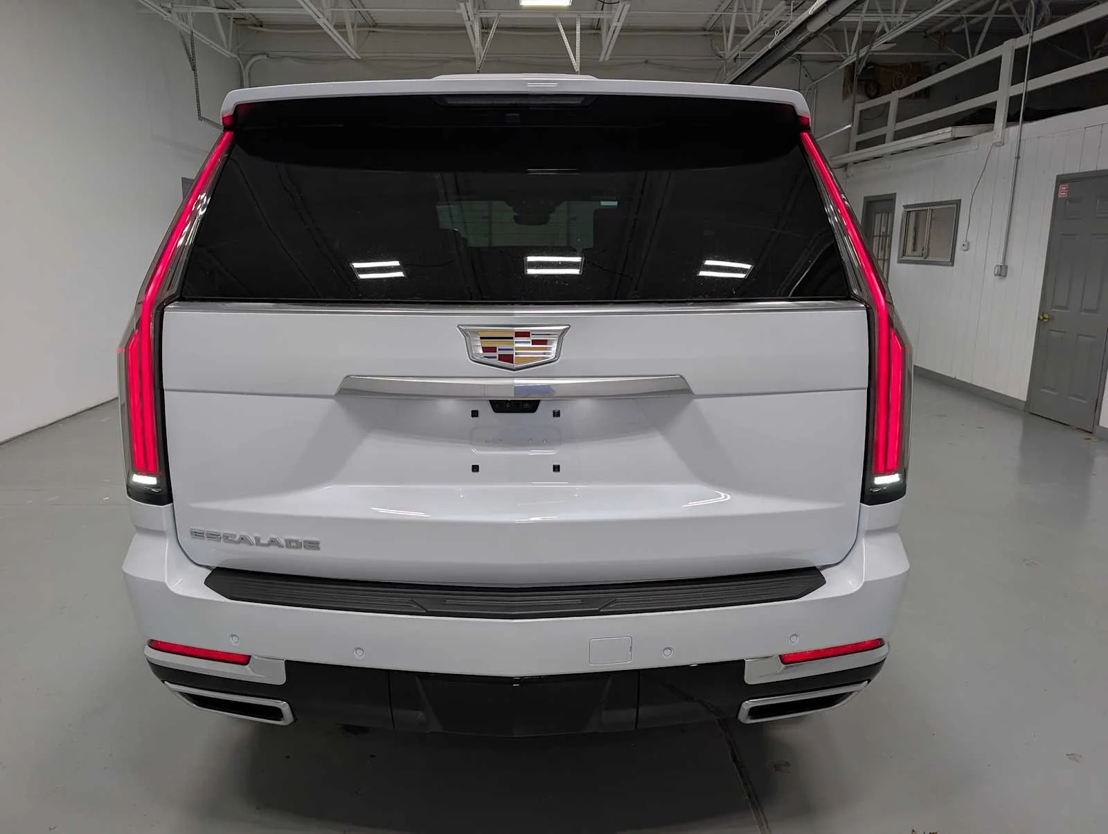 New 2027 Vibrant White Tricoat Cadillac Platinum Luxury image 8