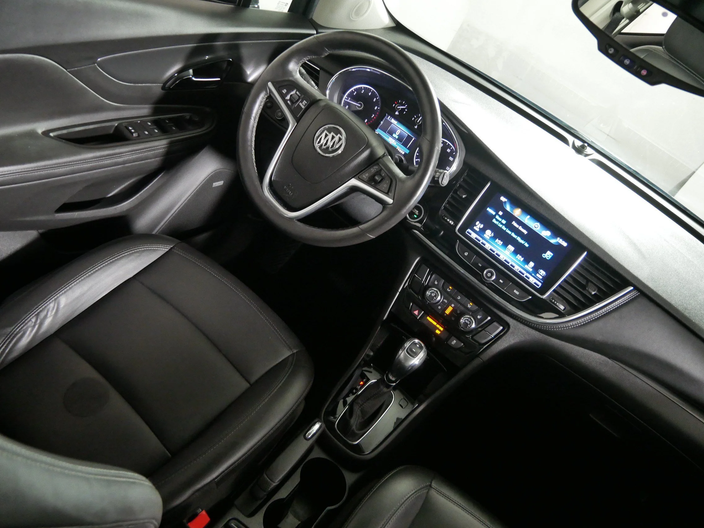 Used 2018 Ebony Twilight Metallic Buick Essence image 9