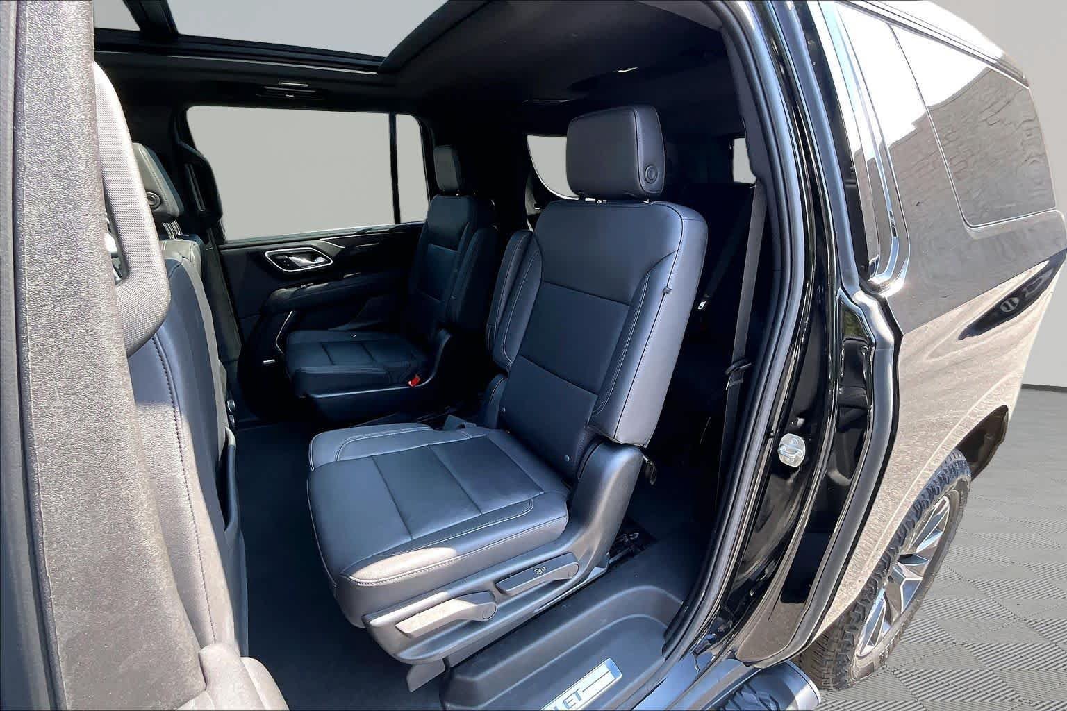 Used 2023 Black Chevrolet Z71 image 21