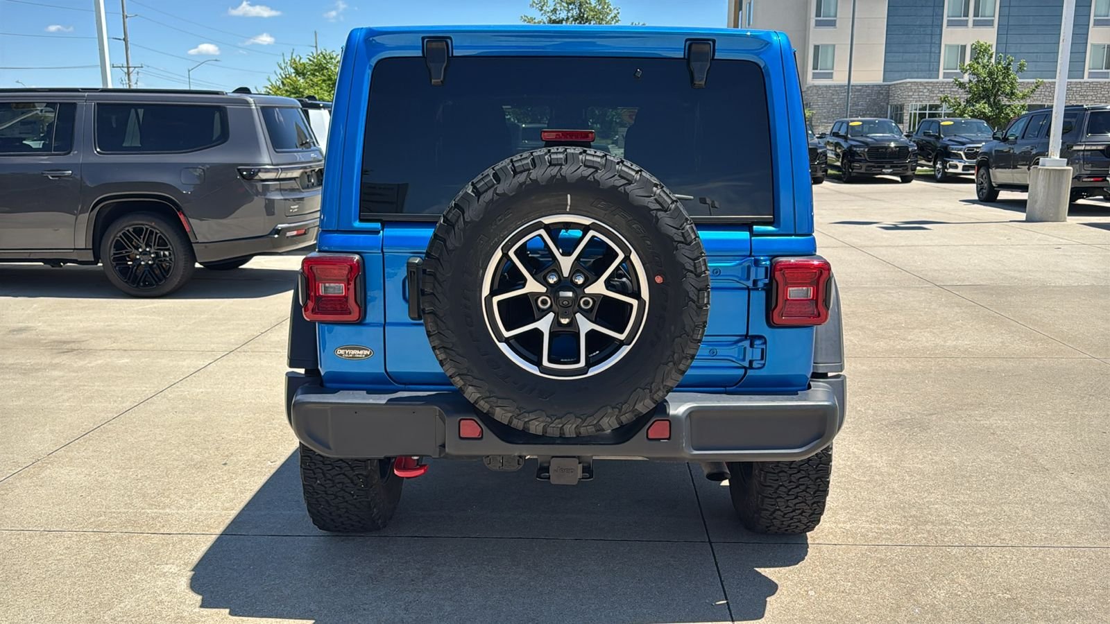 Used 2025 Blue Jeep Rubicon image 13