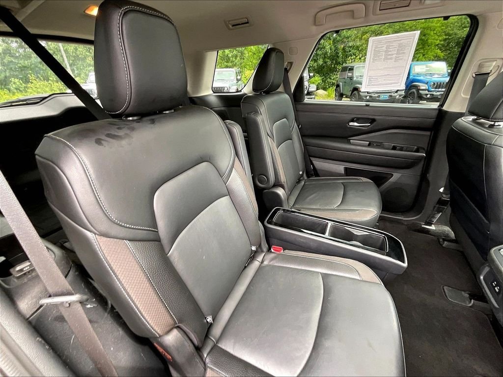 Used 2022 Super Black Nissan SL image 15