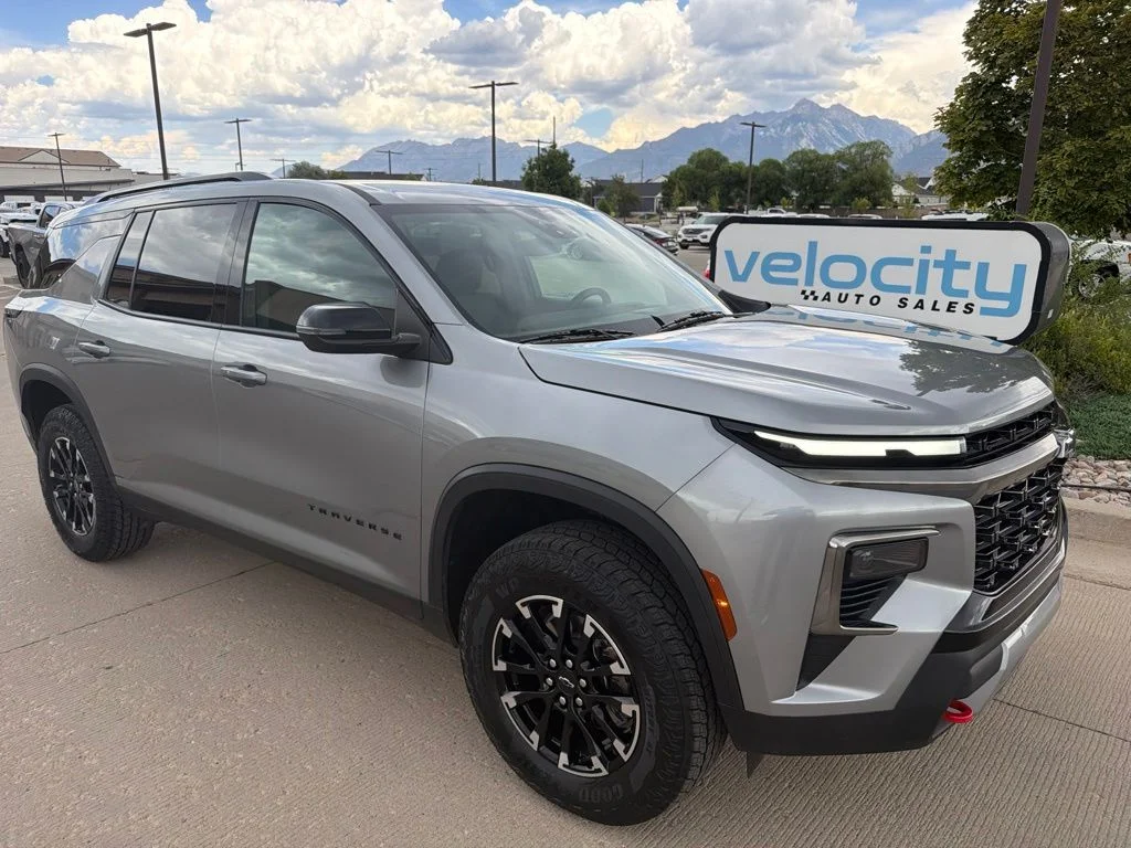 Used 2025 Gray Chevrolet Z71 image 1