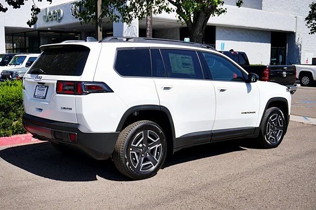 New 2026 Bright White Clear-Coat Exterior Paint Jeep Limited image 8