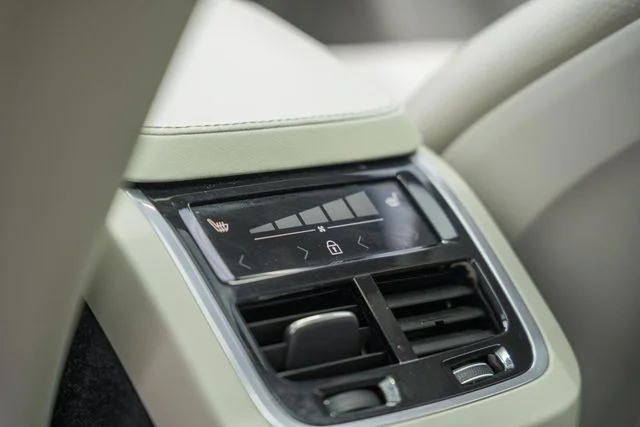 Used 2023 Crystal White Volvo Plus image 32