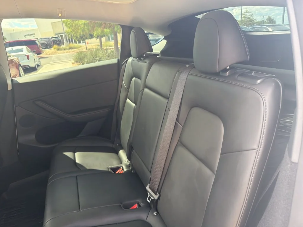 Used 2023  Tesla Standard Range image 28