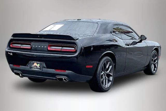 Used 2019 Black Dodge SXT image 5
