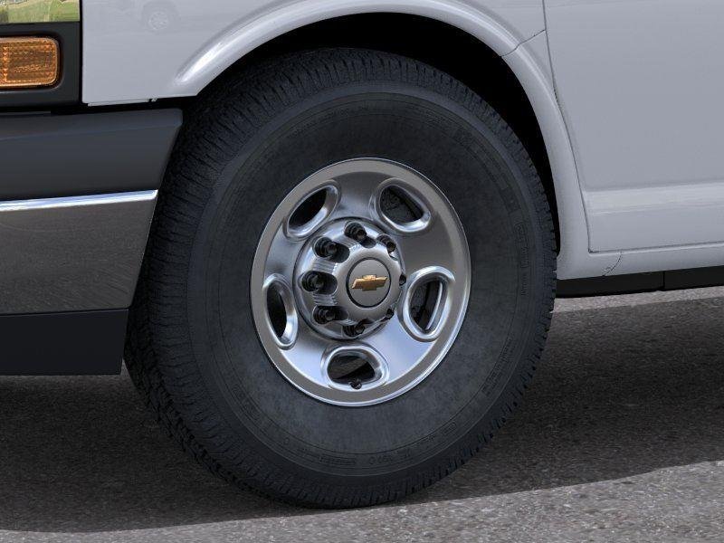 New 2026 Summit White Chevrolet WT image 9