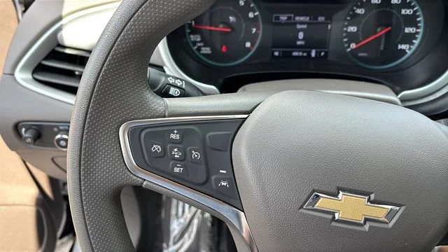 Used 2025 Summit White Chevrolet 1LT image 22