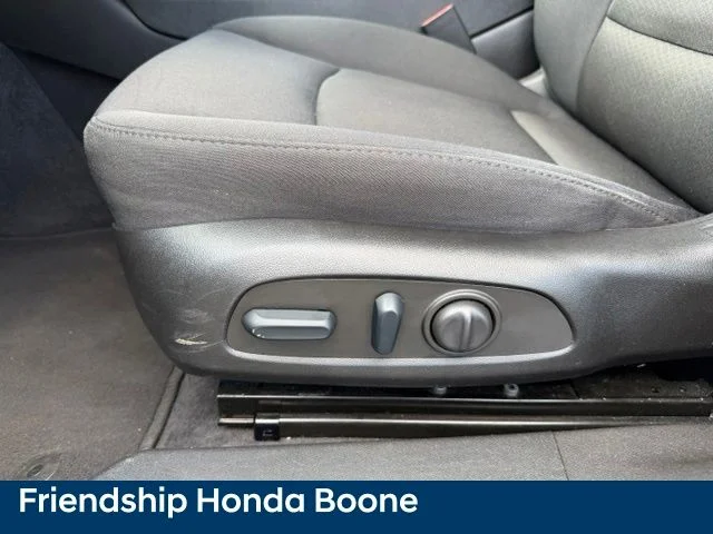 Used 2022 White Chevrolet LT image 16