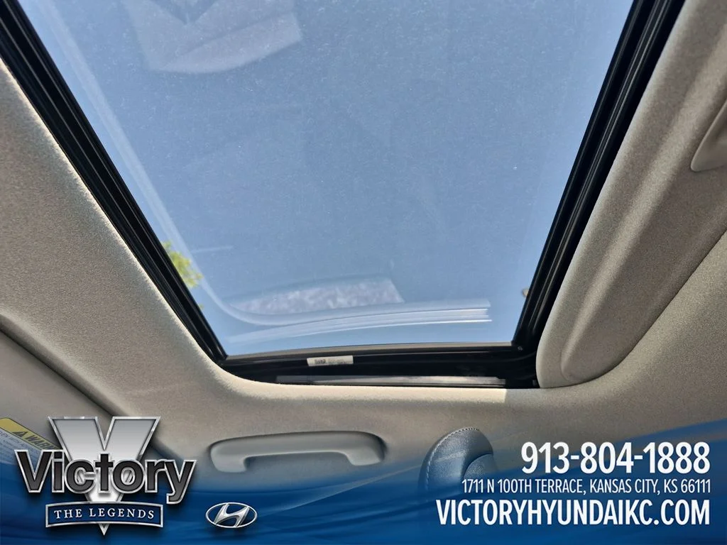 Used 2023 White Kia SX Touring image 21