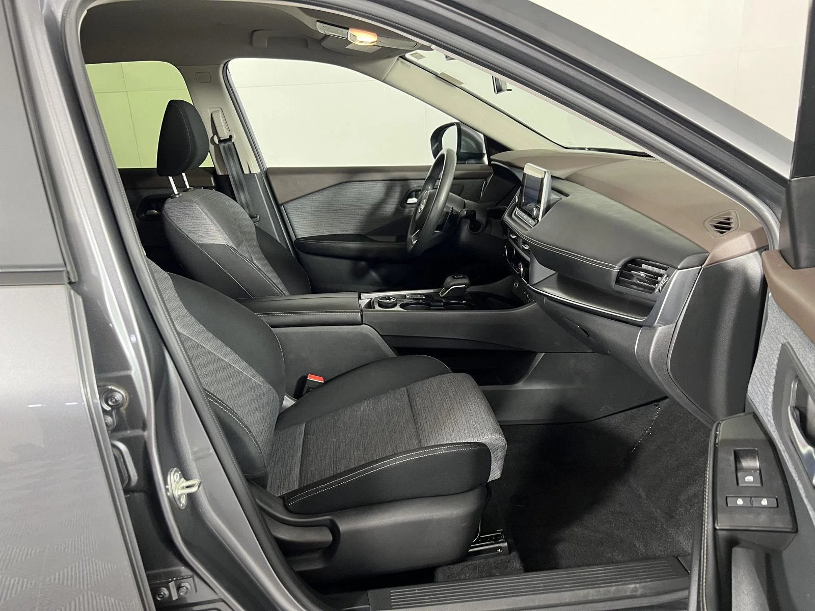 Used 2023 Gun Metallic Nissan SV image 22