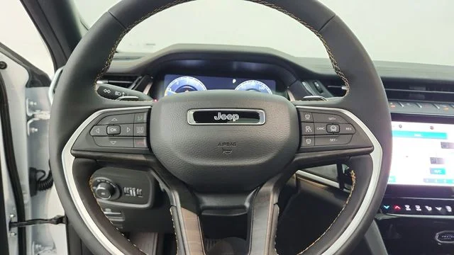 New 2026 Bright White Clear-Coat Exterior Paint Jeep  image 22