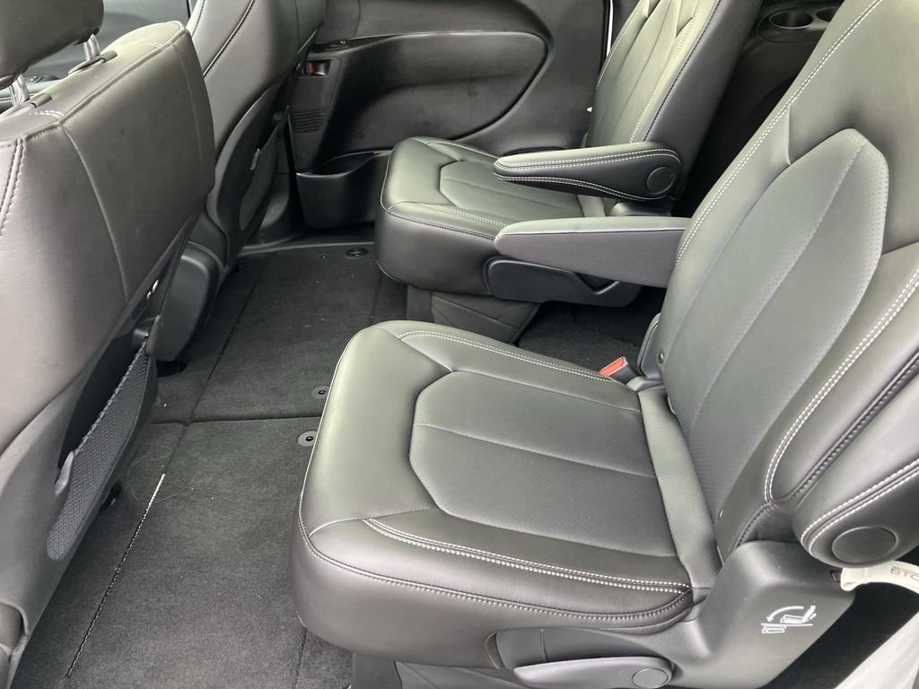 2026 Chrysler Pacifica Select - Photo 30