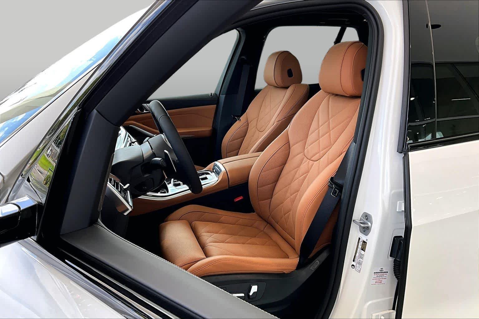New 2026 Mineral White Metallic BMW sDrive40i image 9