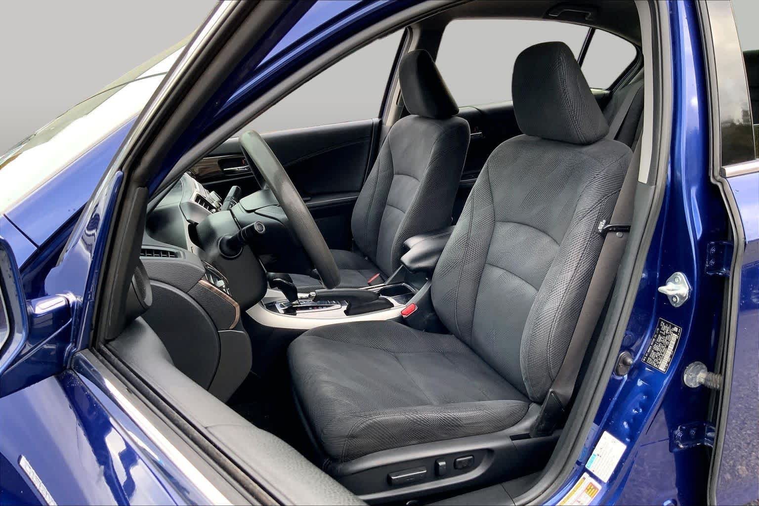 Used 2017 Blue Sky Metallic Honda  image 9