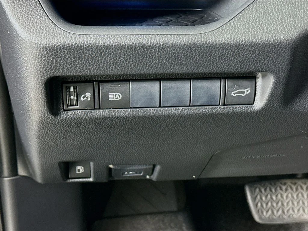 Used 2019 Magnetic Gray Metallic Toyota XSE image 11