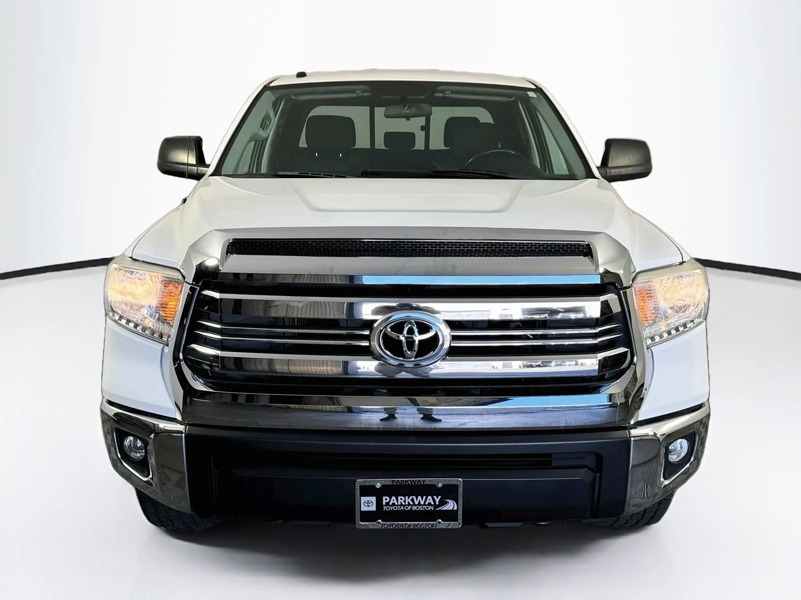 Used 2016 White Toyota SR5 image 2