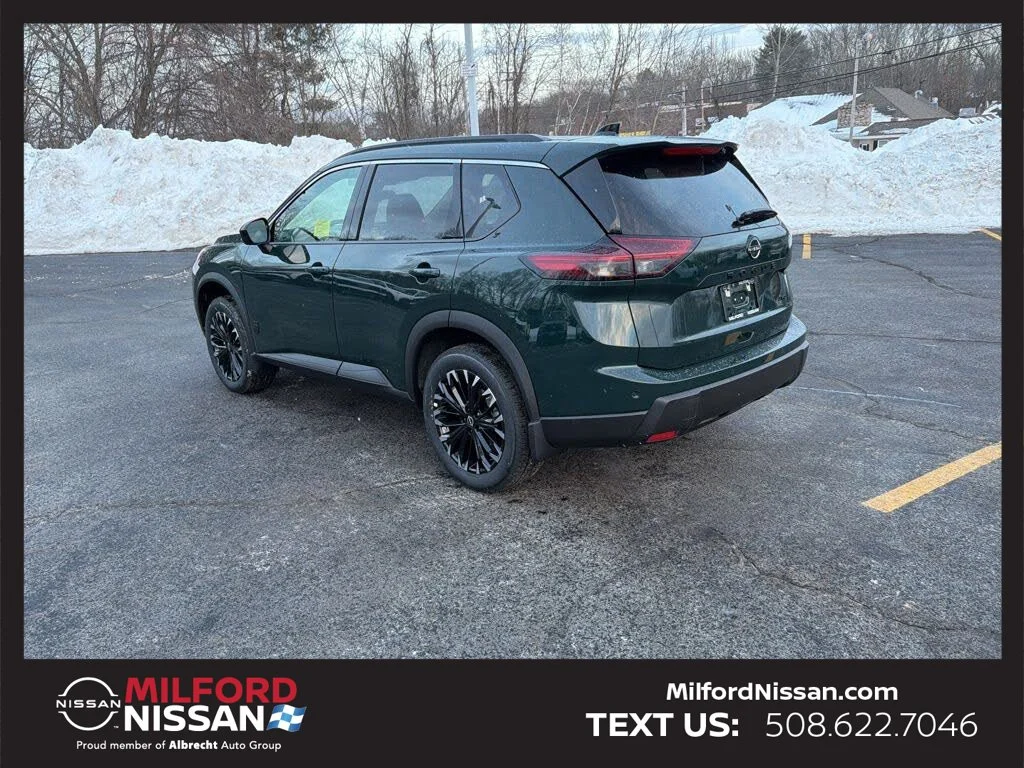 Used 2026 Green Nissan Dark Armor image 4