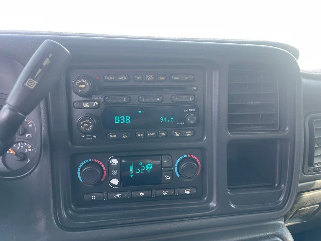 Used 2004 Silver GMC SLT image 14