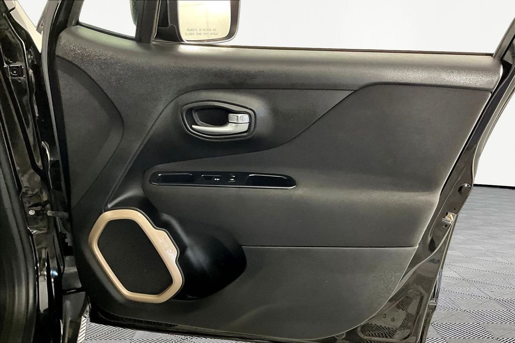Used 2017 Black Jeep Latitude image 25