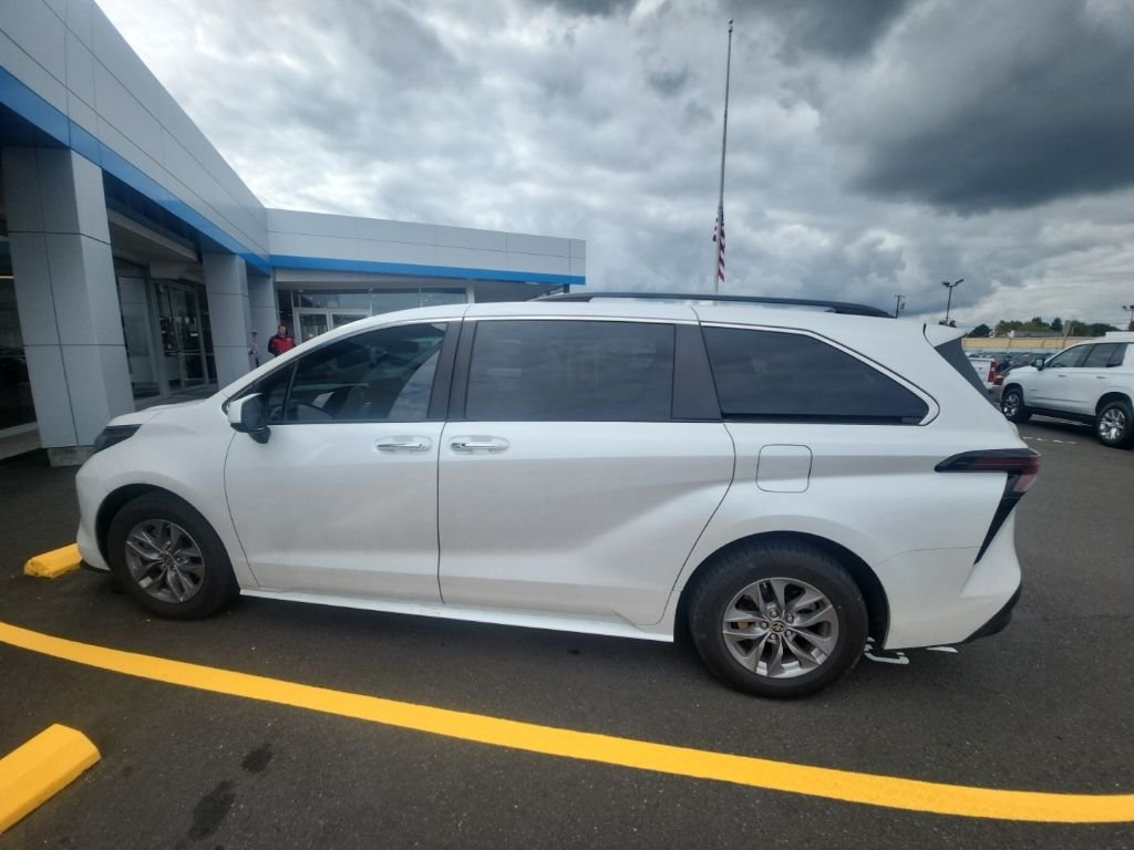 Used 2023 Pearl Toyota XLE image 4