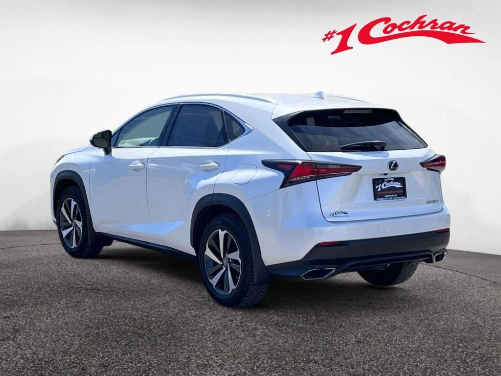 Used 2021 Eminent White Pearl Lexus  image 9