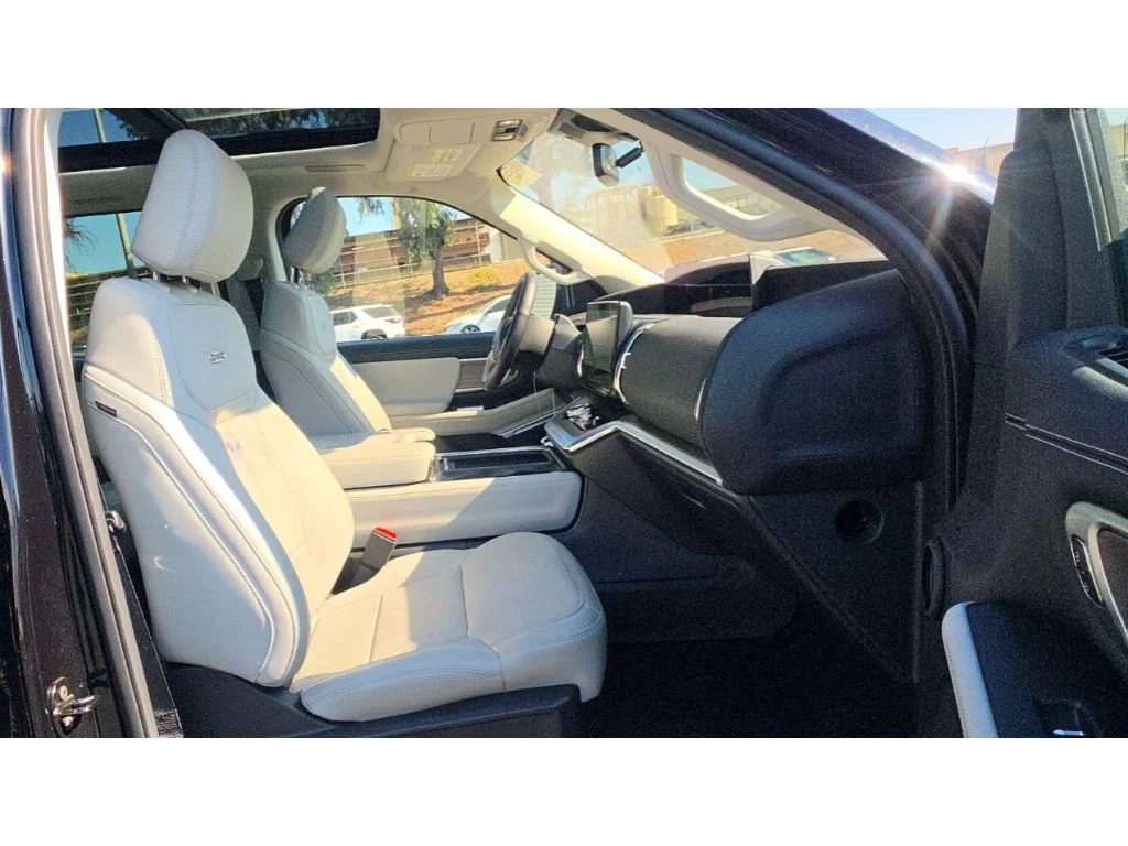 Used 2025 Agate Black Metallic Ford Platinum image 5