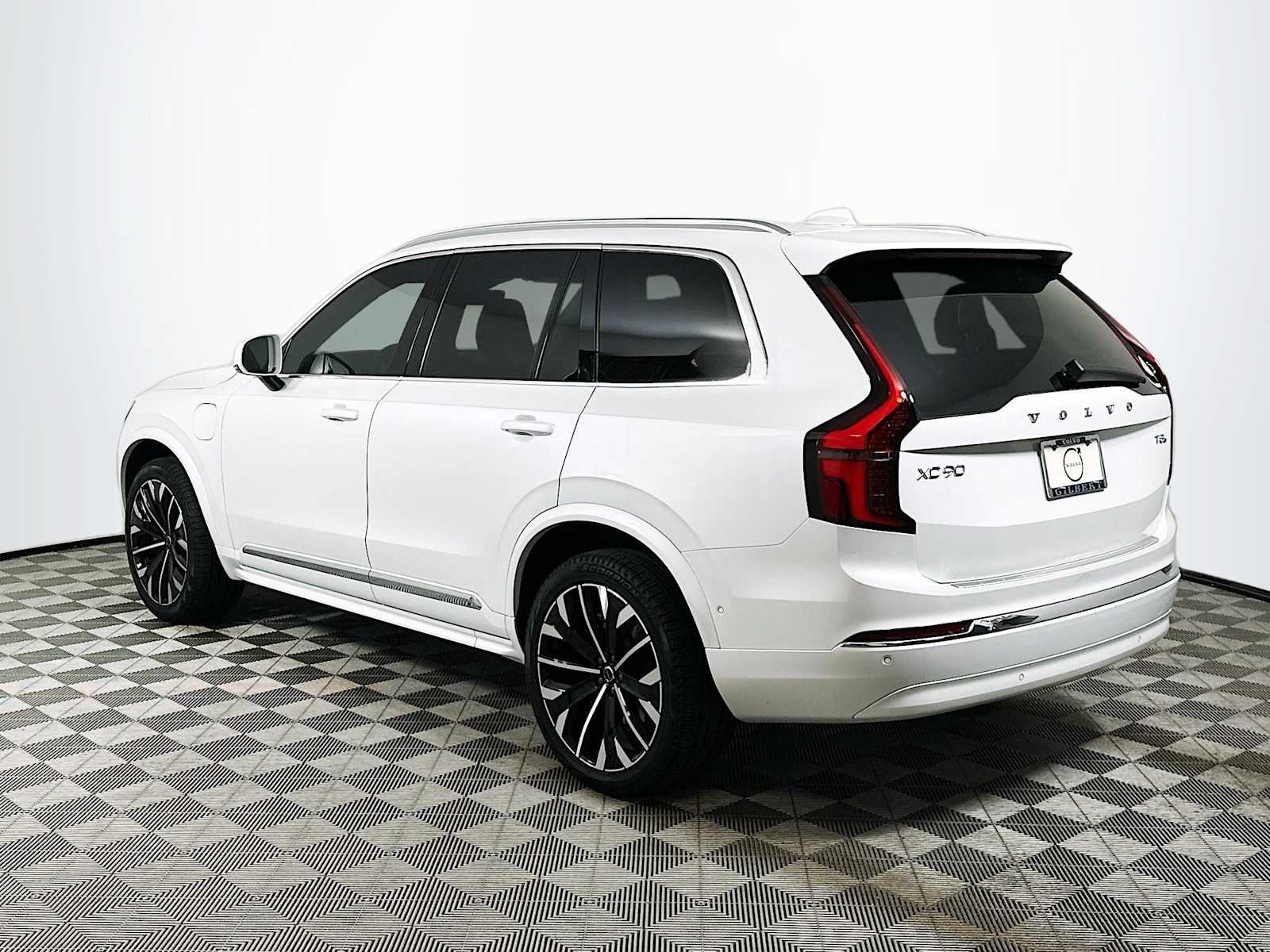 Certified Used 2025 Crystal White Volvo Plus image 5