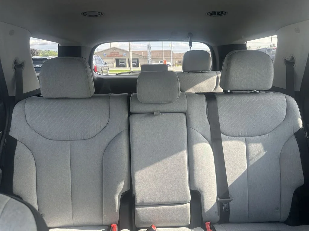 Used 2023 Gray Hyundai SE image 13