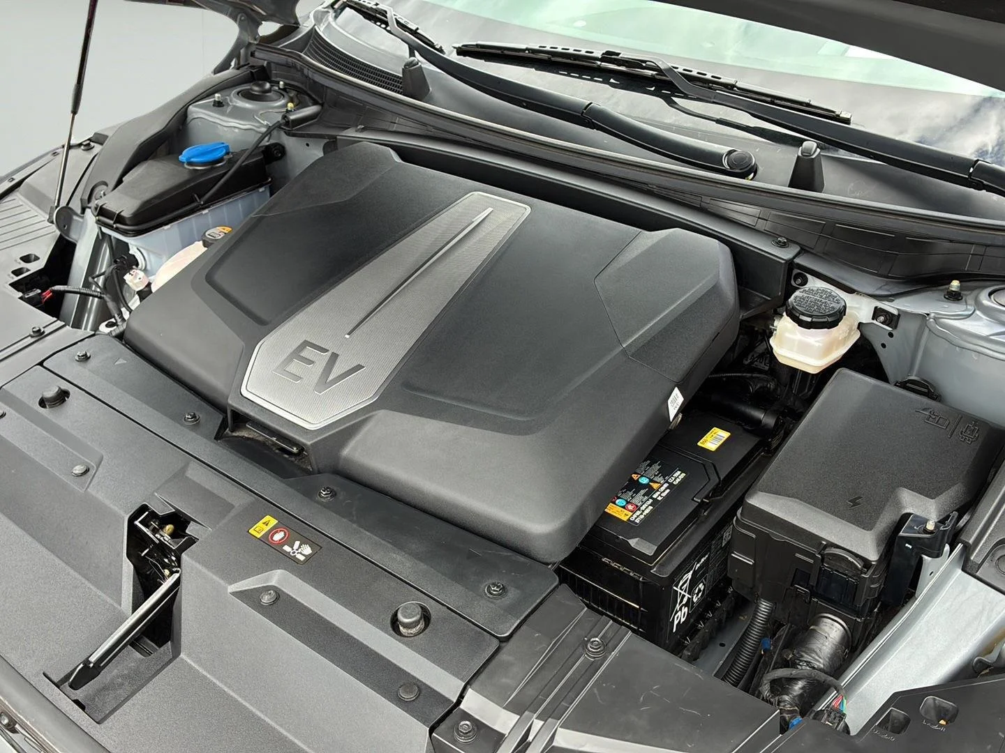 Used 2024 Steel Matte Gray Kia GT-Line image 21