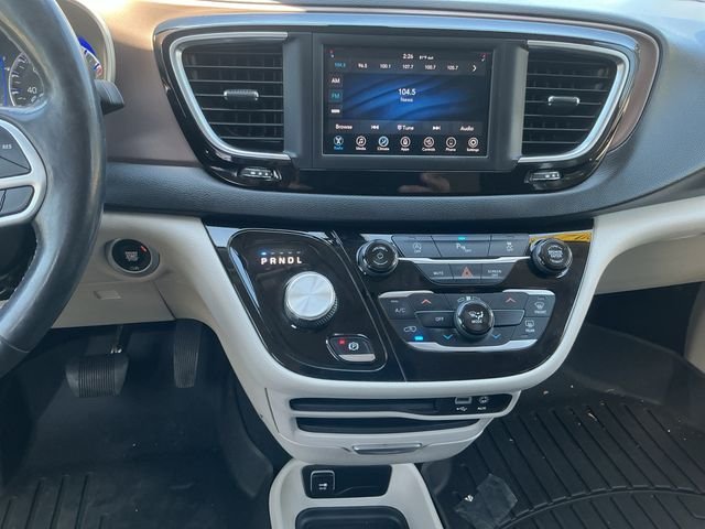 Used 2020 Blue Chrysler LX image 11