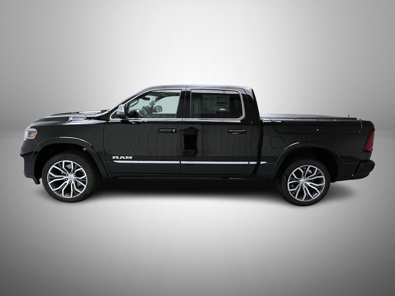 New 2027 Diamond Black Crystal Pearl-Coat Exterior Paint RAM Tungsten image 8
