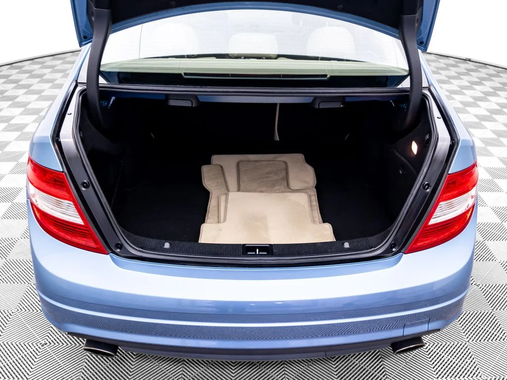 Used 2011 Beige Mercedes-Benz C 300 image 34